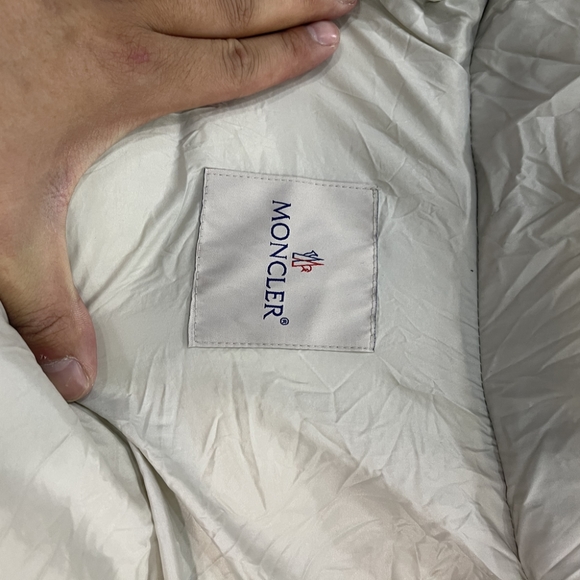 Moncler down jacket - Picture 6 of 11